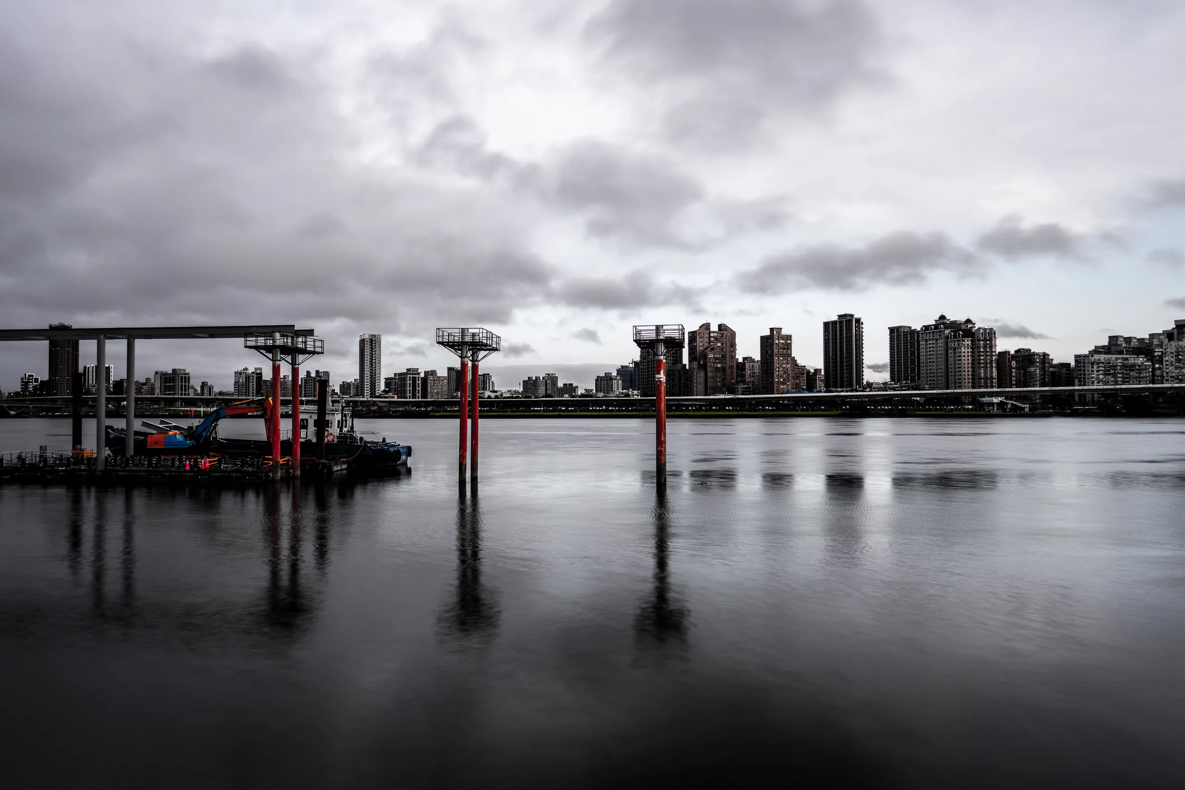 颱風璨樹來臨前的大稻埕